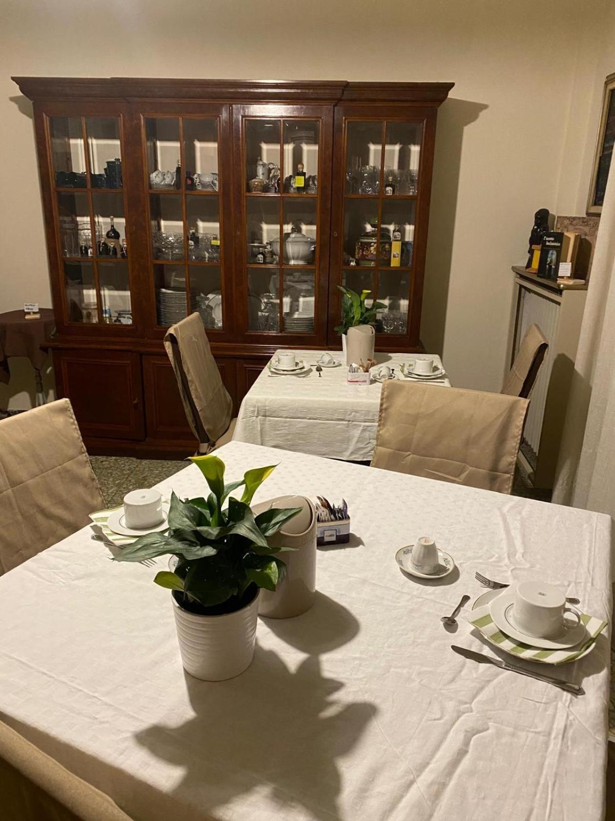 Bed and Breakfast Viaemilia Módena Exterior foto